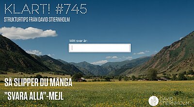 tt tomt inmatningsfält med texten ”Mitt svar är:” är placerat över ett vackert landskap med en dal, berg och fält.